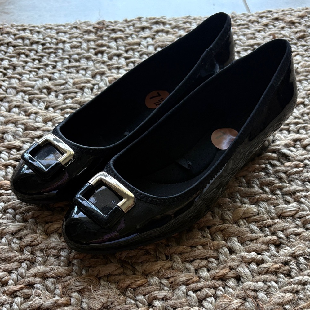 Bandolino Black Patent Flats with Gold and Black Buckle